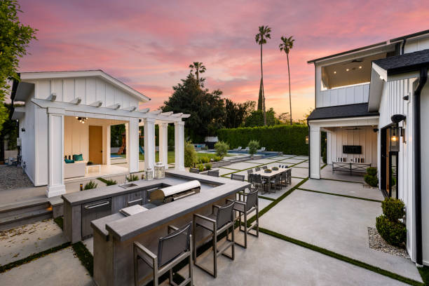 Outdoor Kitchen and Pizza