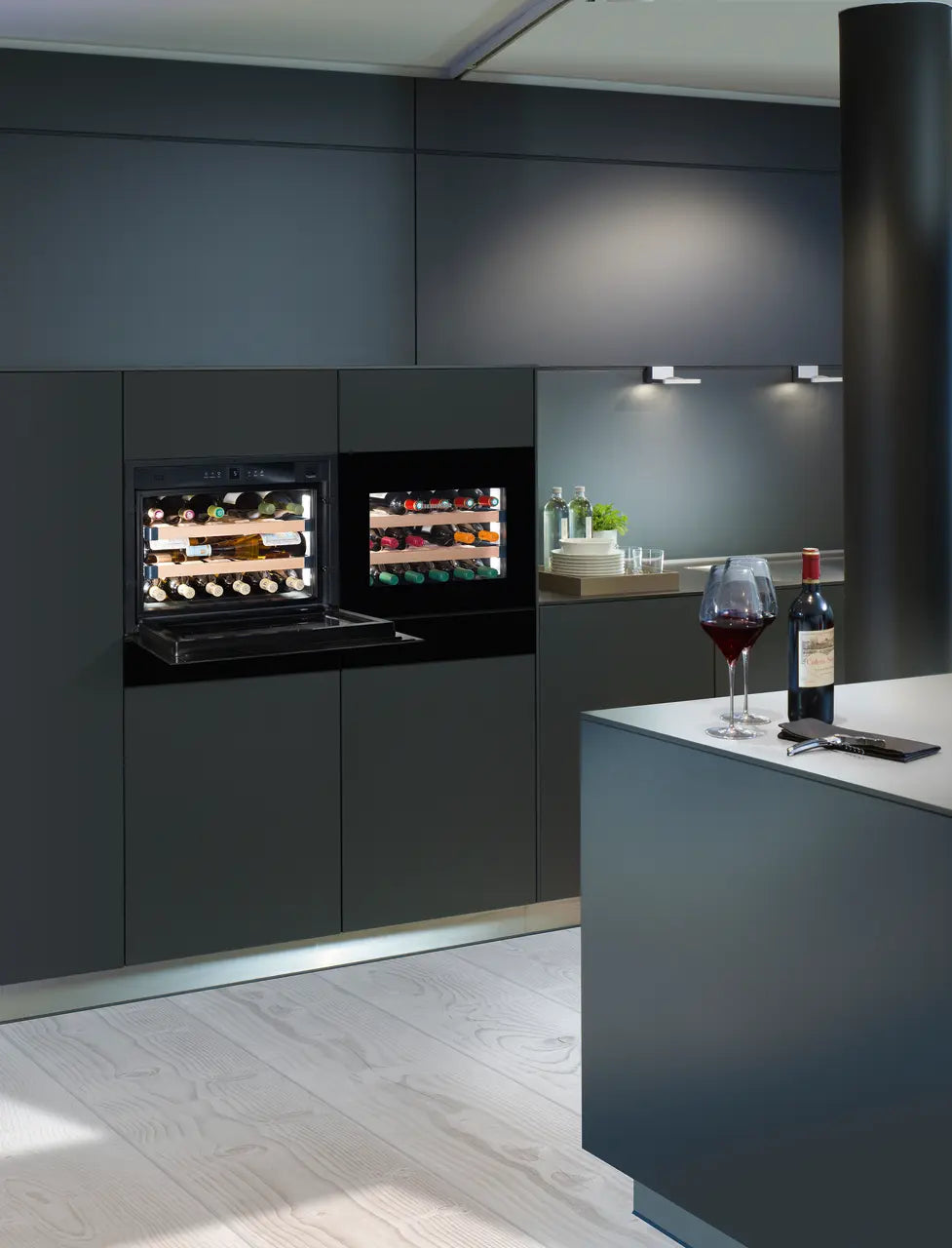 Liebherr 24" Built in Wine Single Zone - Back Glass